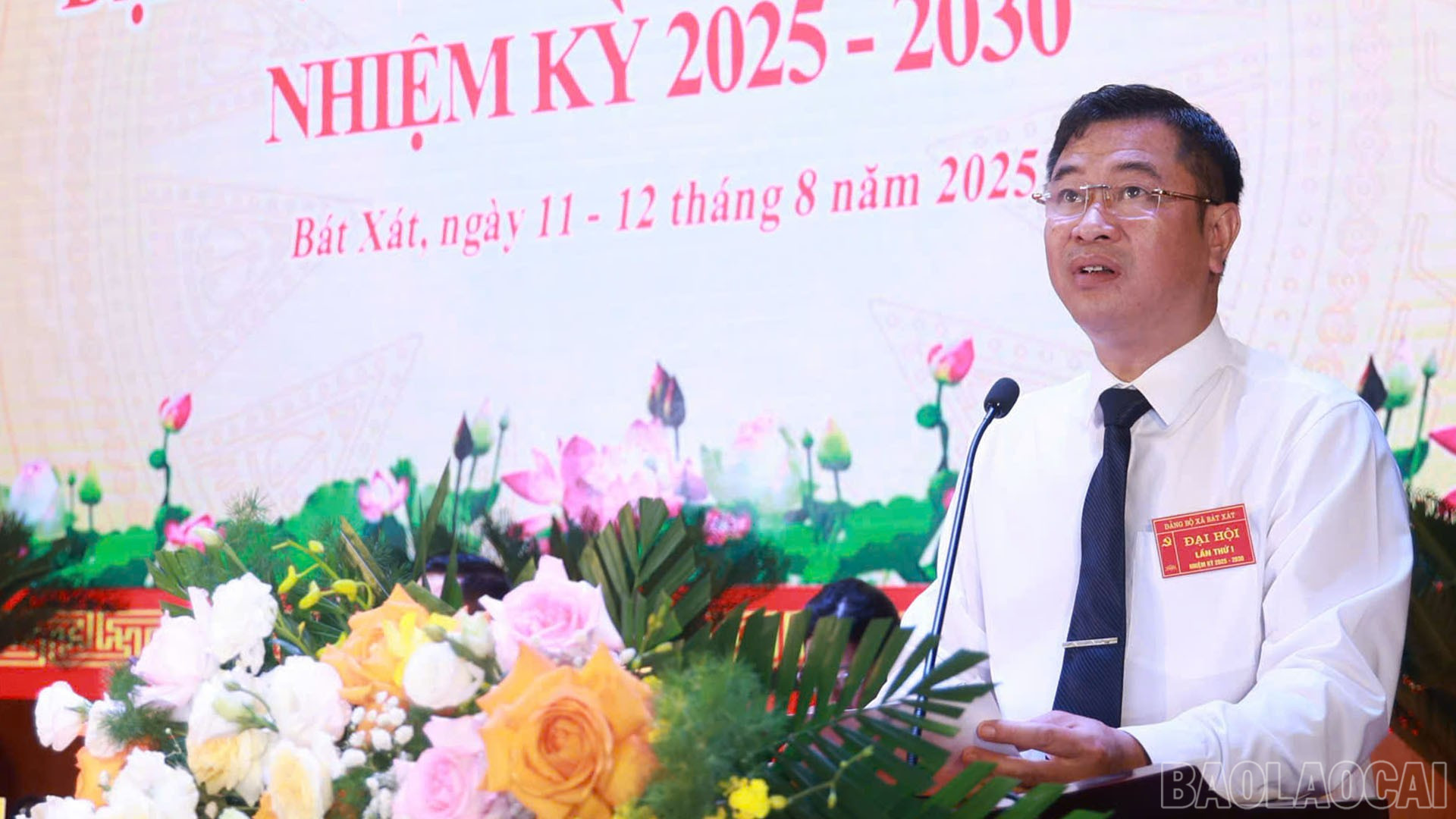 Đồng chí Nguyễn Trung Triều - Bí thư Đảng ủy xã Bát Xát khai mạc Đại hội. baolaocai-br_12-8-thay.jpg