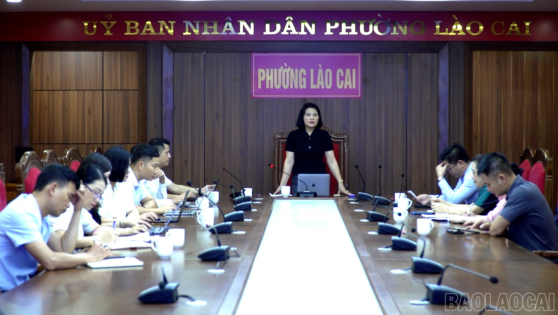 Đồng chí Trần Thị Thùy Dung, Phó Chủ tịch UBND phường phát biểu tại Hội nghị. baolaocai-br_4.jpg
