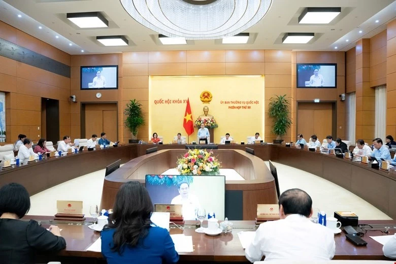 Quang cảnh phiên họp.