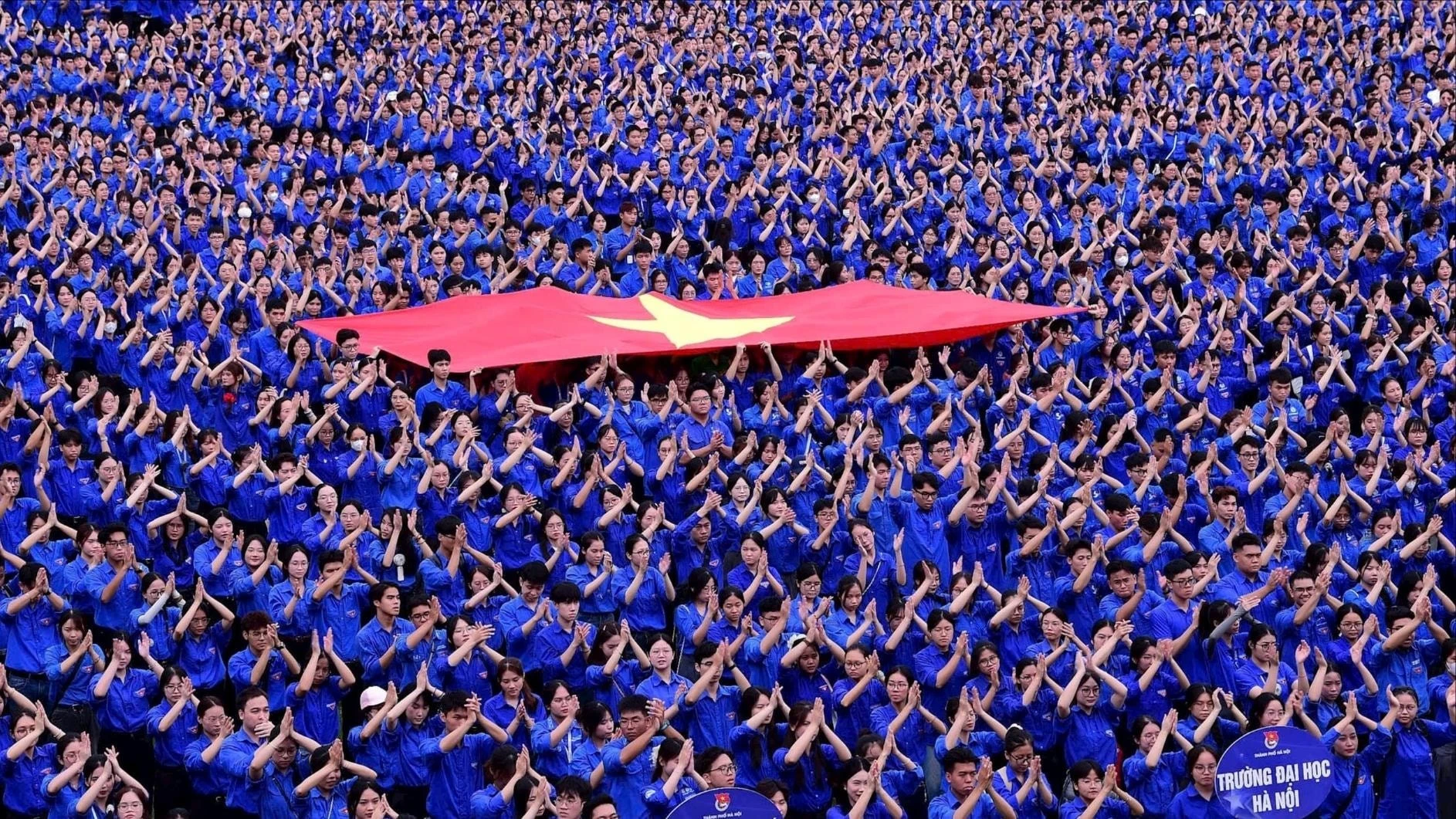 Tuổi trẻ Việt Nam quyết tâm dấn thân, sáng tạo, chung sức vì một Việt Nam phồn vinh, hạnh phúc.