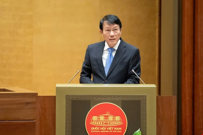 Bộ trưởng Lương Tam Quang trình bày tờ trình về 4 dự án luật tại Quốc hội, sáng 31/10.