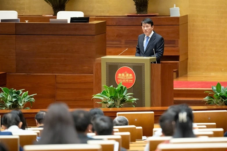 Bộ trưởng cho biết, dự thảo Luật Bảo vệ bí mật nhà nước (sửa đổi) bổ sung quy định nghiêm cấm đối với hành vi sử dụng hệ thống trí tuệ nhân tạo để xâm phạm bí mật nhà nước.