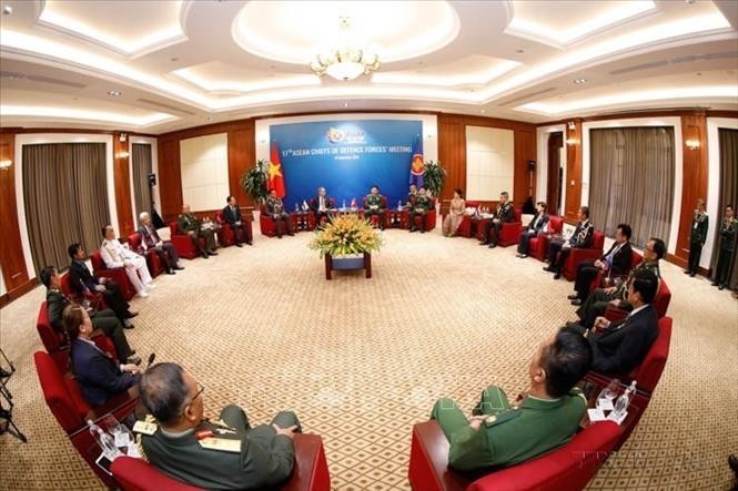 Hội nghị trực tuyến Tư lệnh lực lượng quốc phòng các nước ASEAN lần thứ 17 (ACDFM-17), diễn ra tại Hà Nội (24/9/2020). Hội nghị trực tuyến Tư lệnh lực lượng quốc phòng các nước ASEAN lần thứ 17 (ACDFM-17), diễn ra tại Hà Nội (24/9/2020).