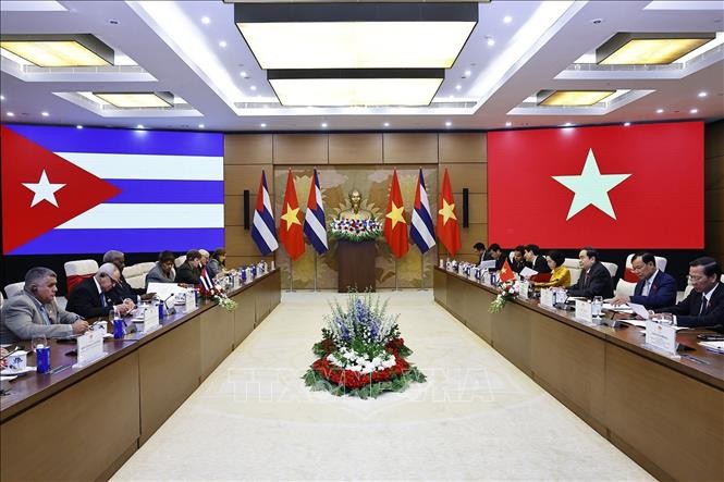 Chủ tịch Quốc hội Trần Thanh Mẫn hội đàm với Chủ tịch Quốc hội Cuba Esteban Lazo Hernández. Chủ tịch Quốc hội Trần Thanh Mẫn hội đàm với Chủ tịch Quốc hội Cuba Esteban Lazo Hernández.