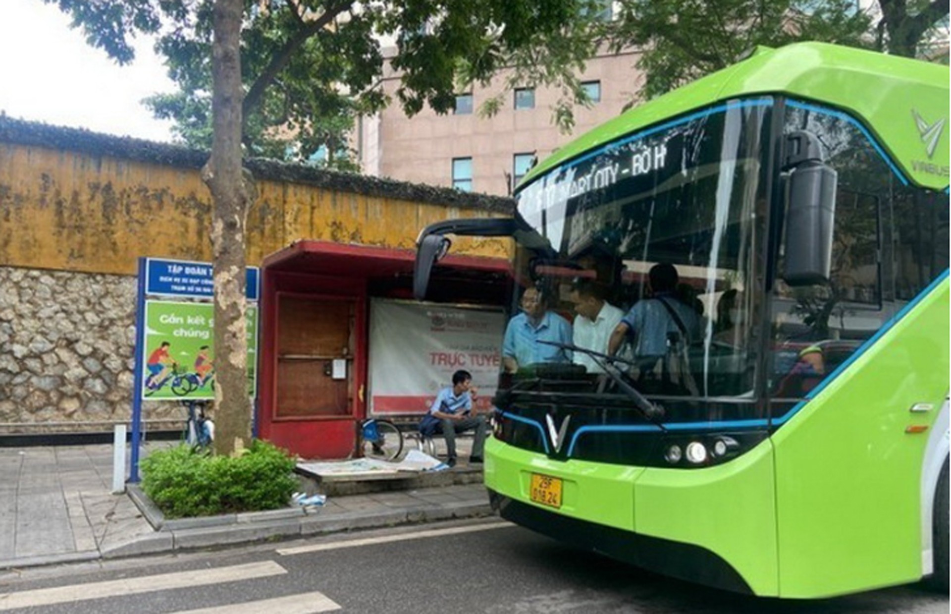 Xe buýt hoạt động tại Thủ đô Hà Nội. 28-8-xe-buyt.jpg
