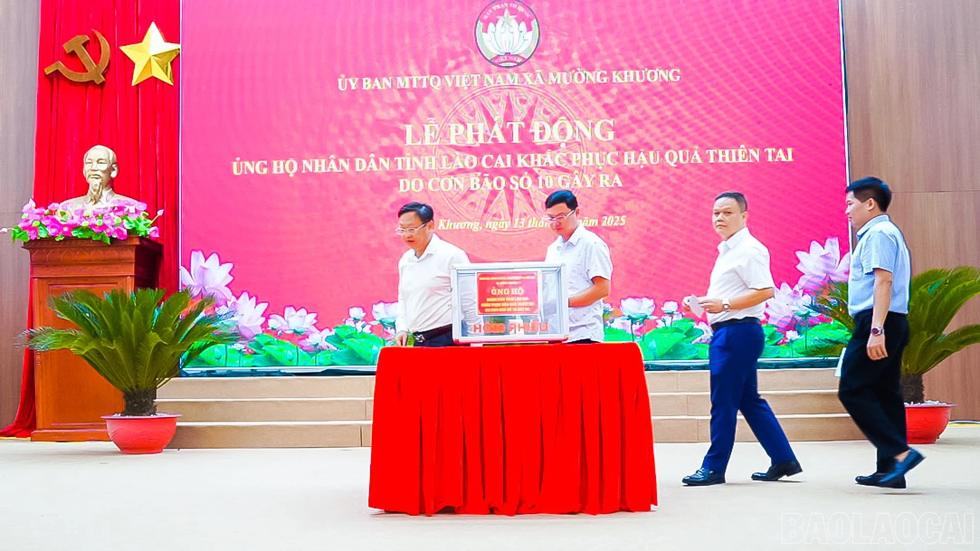 Các tổ chức, cá nhân, cơ quan đơn vị hưởng ứng ủng hộ tại buổi lễ.