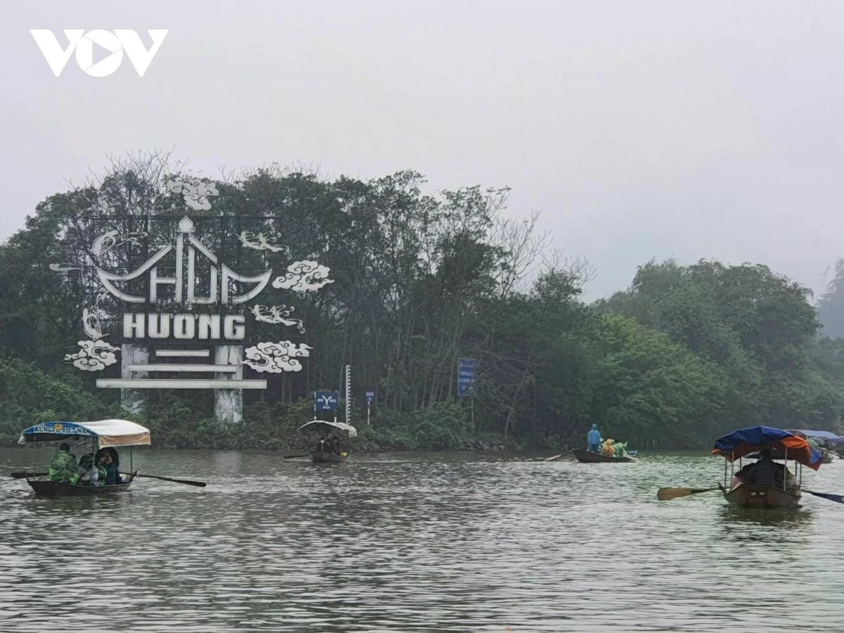 Lễ hội du lịch Chùa Hương năm 2026 hướng tới chủ đề xuyên suốt “An toàn - Thân thiện - Chất lượng”.