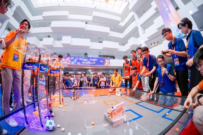 Học sinh FPT tranh tài tại cuộc thi FAnRoC.