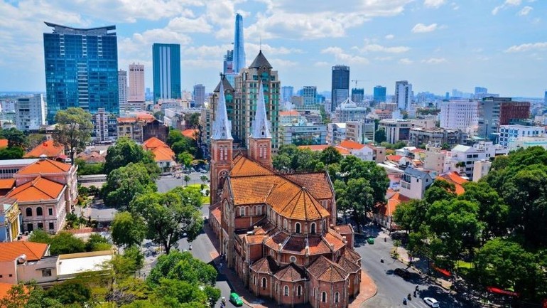 Thành phố Hồ Chí Minh, trung tâm kinh tế-tài chính lớn của cả nước. Thành phố Hồ Chí Minh, trung tâm kinh tế-tài chính lớn của cả nước.