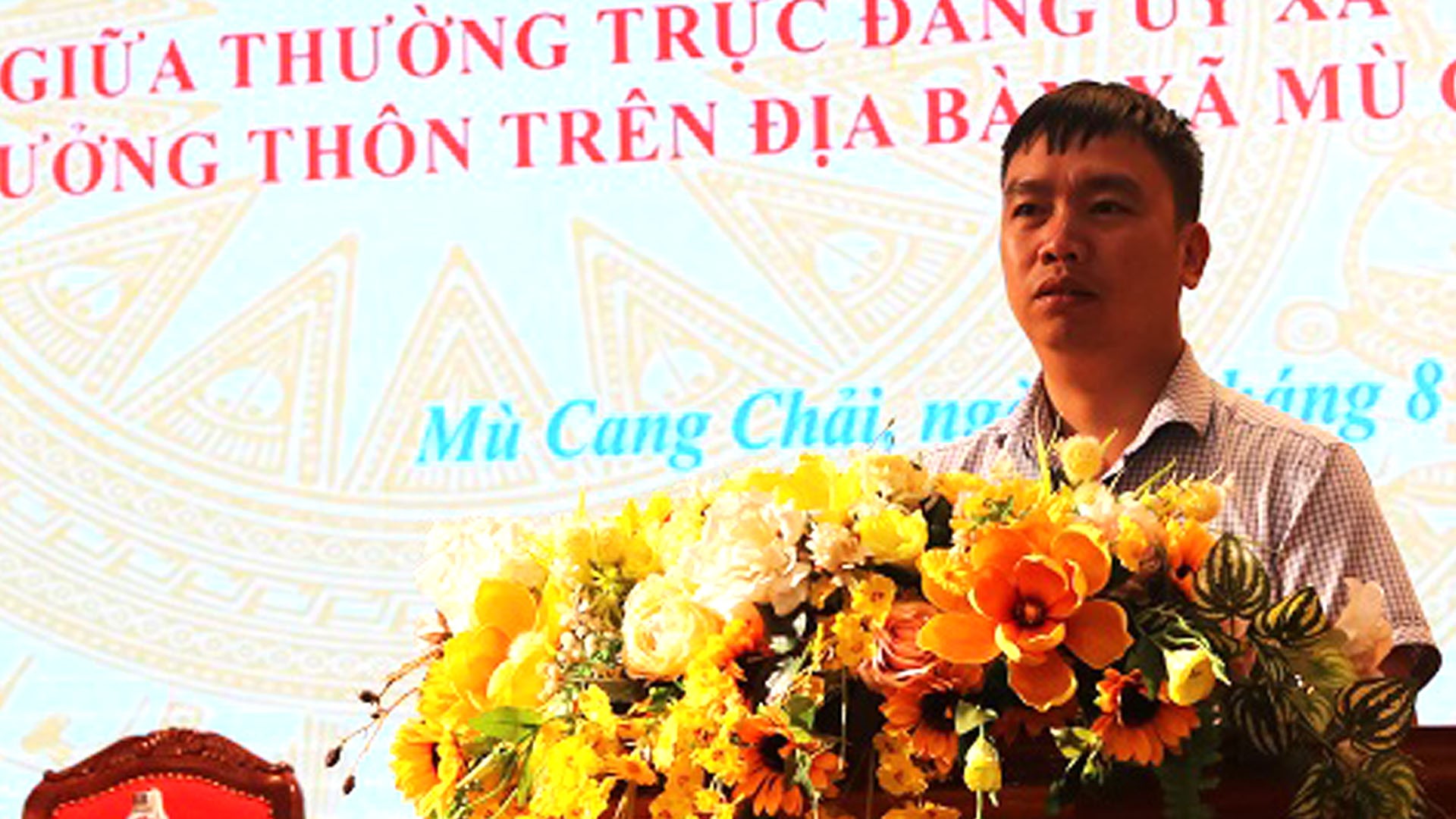 Đồng chí Trần Ngọc Hiệp - Phó Bí thư Đảng ủy, Chủ tịch UBND phát biểu tại hội nghị. a-giao-ban-5.jpg