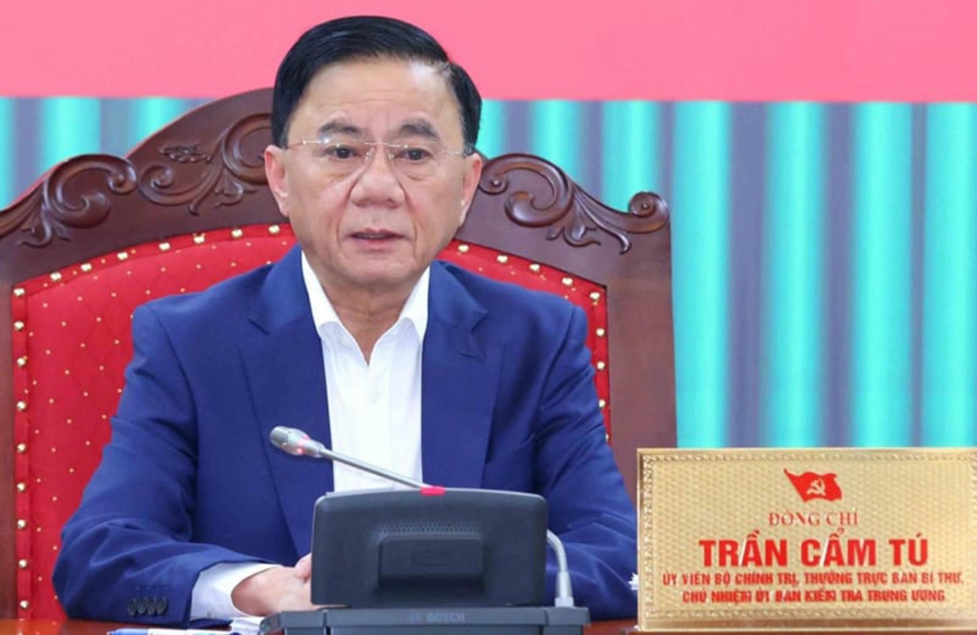 Đồng chí Trần Cẩm Tú - Ủy viên Bộ Chính trị, Thường trực Ban Bí thư. Đồng chí Trần Cẩm Tú - Ủy viên Bộ Chính trị, Thường trực Ban Bí thư.
