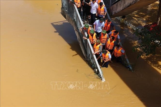Thủ tướng Phạm Minh Chính chỉ đạo công tác cứu hộ, cứu nạn và khắc phục hậu quả lũ lụt gây ngập diện rộng tại Thái Nguyên. Thủ tướng Phạm Minh Chính chỉ đạo công tác cứu hộ, cứu nạn và khắc phục hậu quả lũ lụt gây ngập diện rộng tại Thái Nguyên.