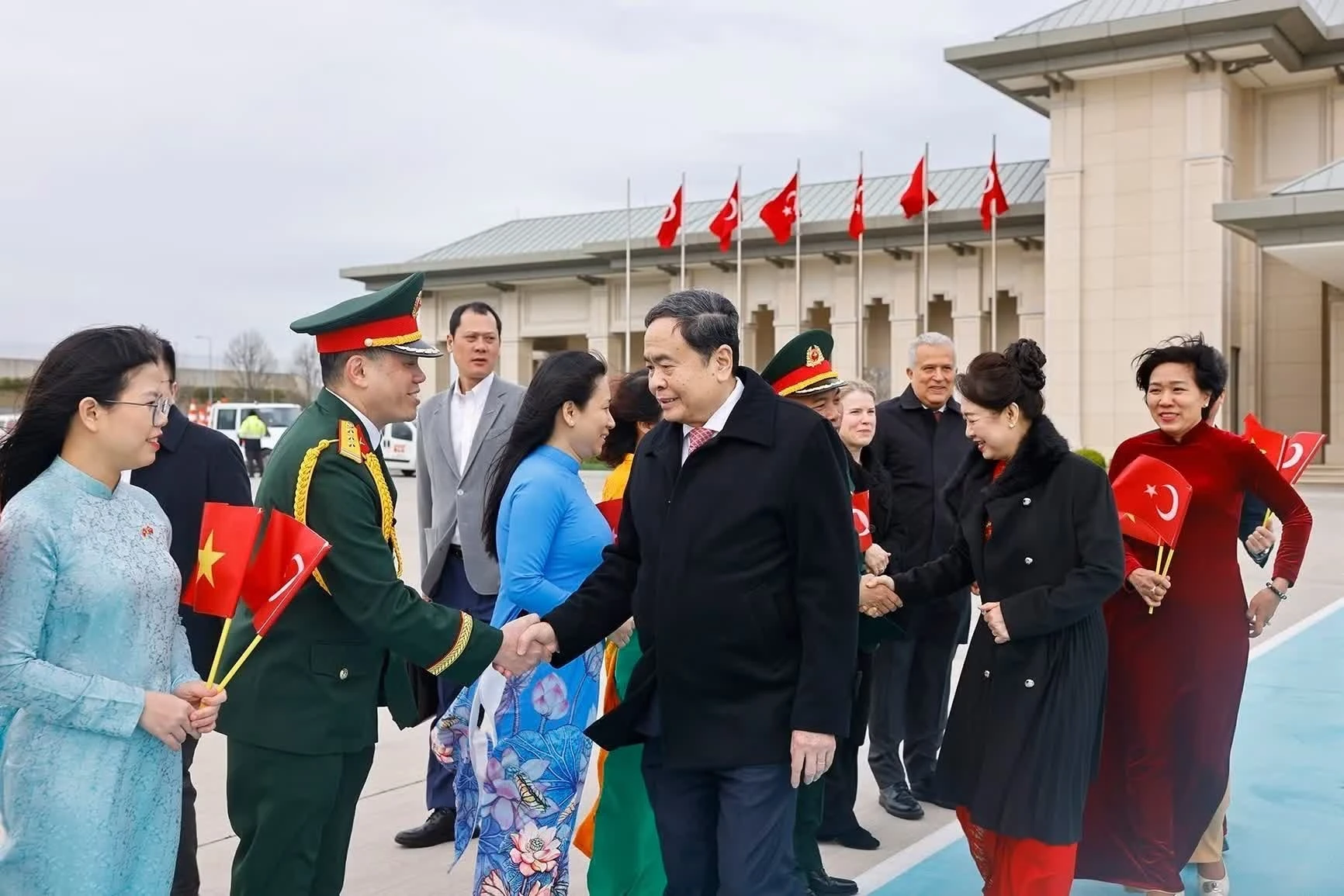 Lễ tiễn Chủ tịch Quốc hội Trần Thanh Mẫn và Phu nhân tại Sân bay Istanbul, thành phố Istanbul, Thổ Nhĩ Kỳ.