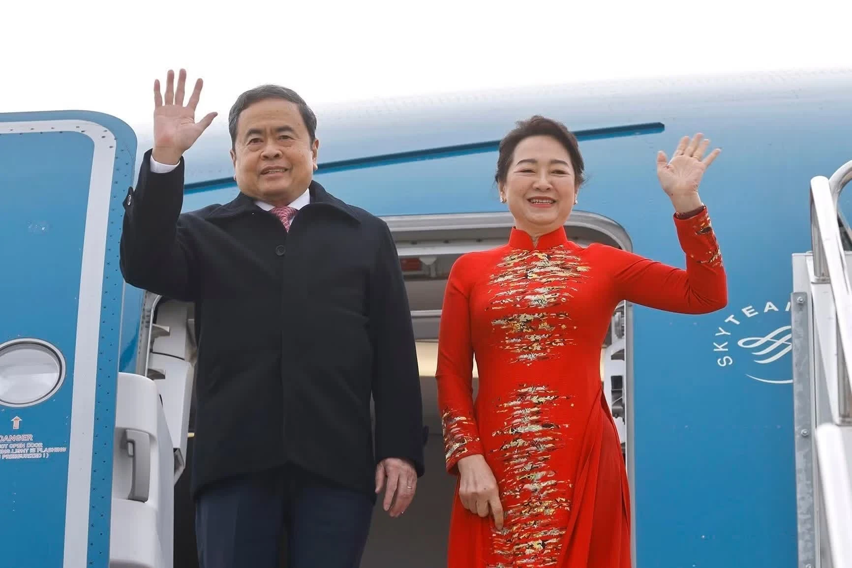 Chủ tịch Quốc hội Trần Thanh Mẫn và Phu nhân tại Sân bay Istanbul, thành phố Istanbul, Thổ Nhĩ Kỳ.