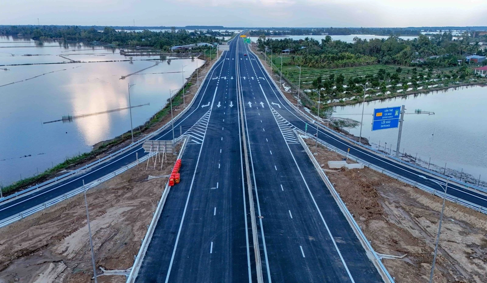 Cao tốc thành phần Cần Thơ - Cà Mau thông xe thông tuyến cao tốc Bắc Nam từ Cao Bằng đến múi Cà Mau.