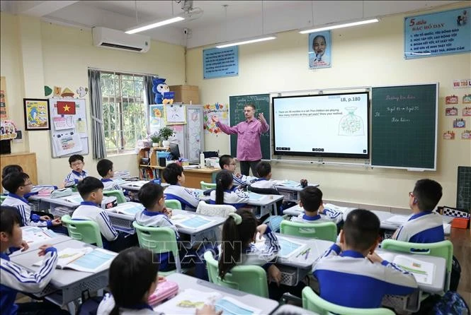 Giờ học ngoại ngữ tại Trường Tiểu học Đoàn Thị Điểm - Hà Nội.