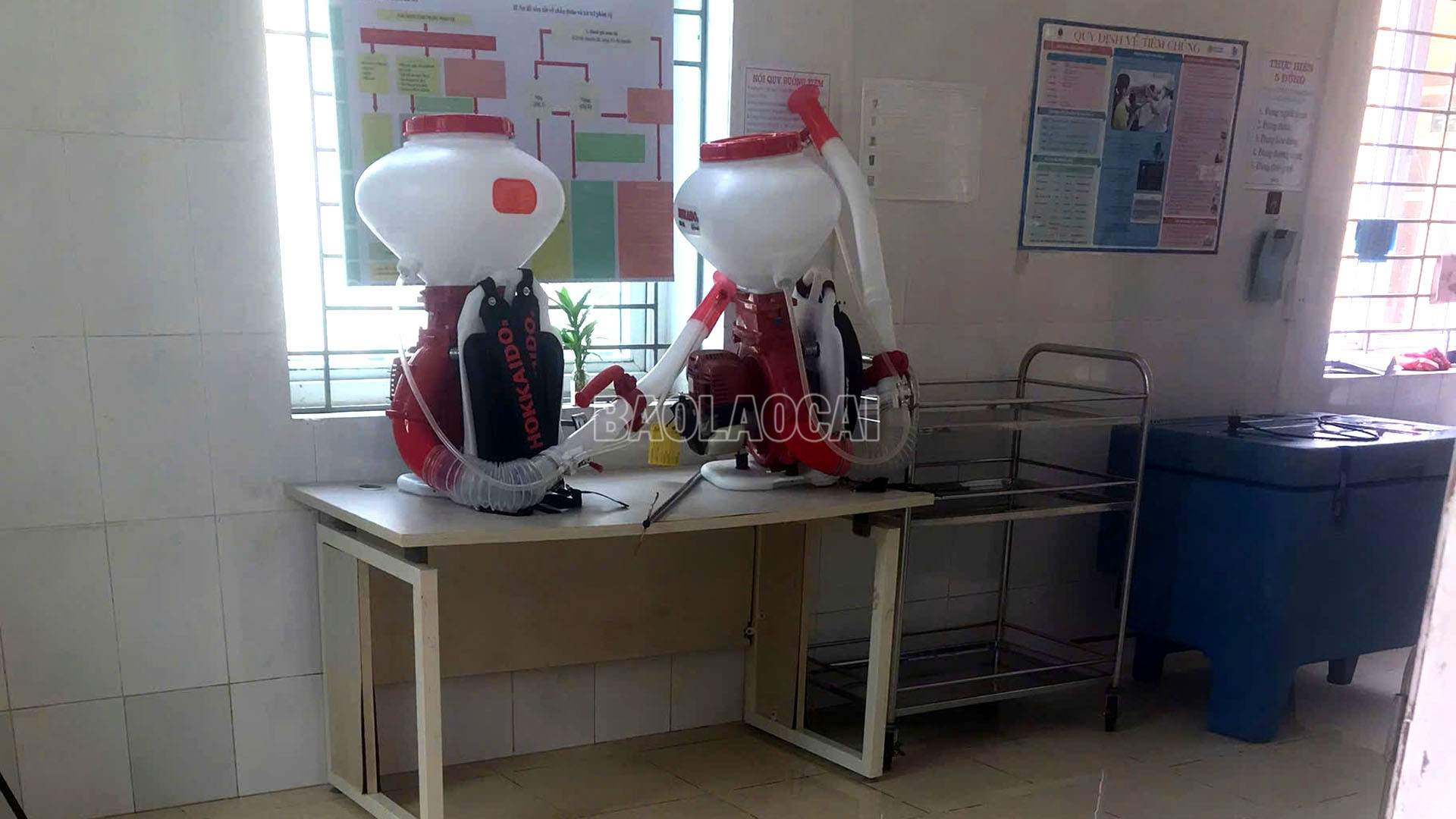 Các phòng của Trạm Y tế xã Việt Hồng đã được dọn dẹp sạch sẽ, đảm bảo công tác khám chữa bệnh cho nhân dân trên địa bàn. baolaocai-c_1-10-tram2.jpg