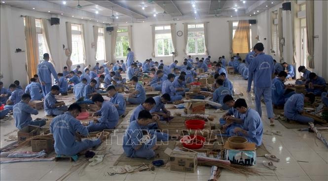 Các học viên cai nghiện ma túy được đào tạo nghề. Các học viên cai nghiện ma túy được đào tạo nghề.