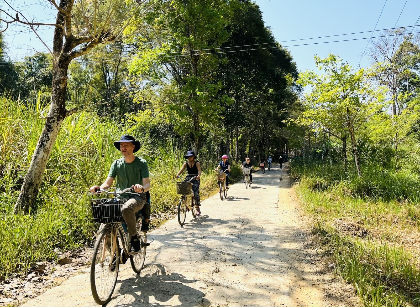 Du khách đi tham quan, trải nghiệm tại rừng Nam Cát Tiên, tỉnh Lâm Đồng. Du khách đi tham quan, trải nghiệm tại rừng Nam Cát Tiên, tỉnh Lâm Đồng.