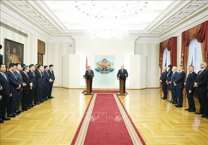 Tổng Bí thư Tô Lâm và Tổng thống Bulgaria Rumen Radev tại cuộc gặp gỡ báo chí.