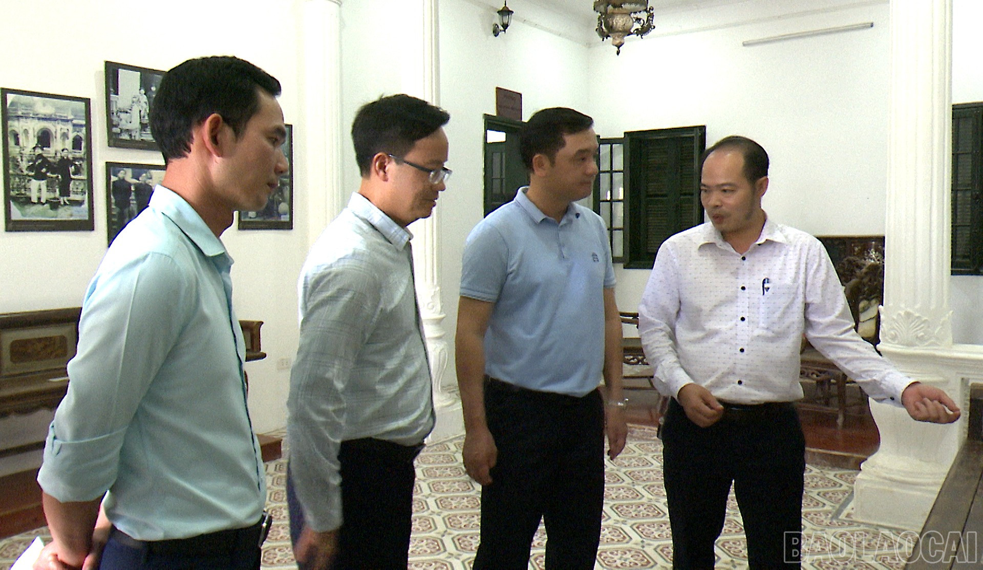 Các đồng chí lãnh đạo khảo sát tại dinh thự Hoàng A Tưởng. baolaocai-br_bac-ha5a.jpg