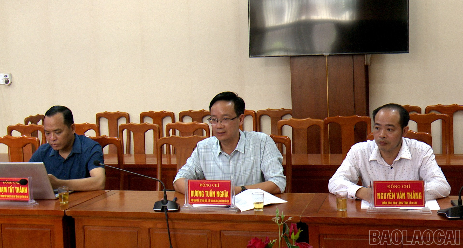 Lãnh đạo Sở Văn hóa, Thể thao và Du lịch dự buổi làm việc. baolaocai-br_bac-ha4a.jpg
