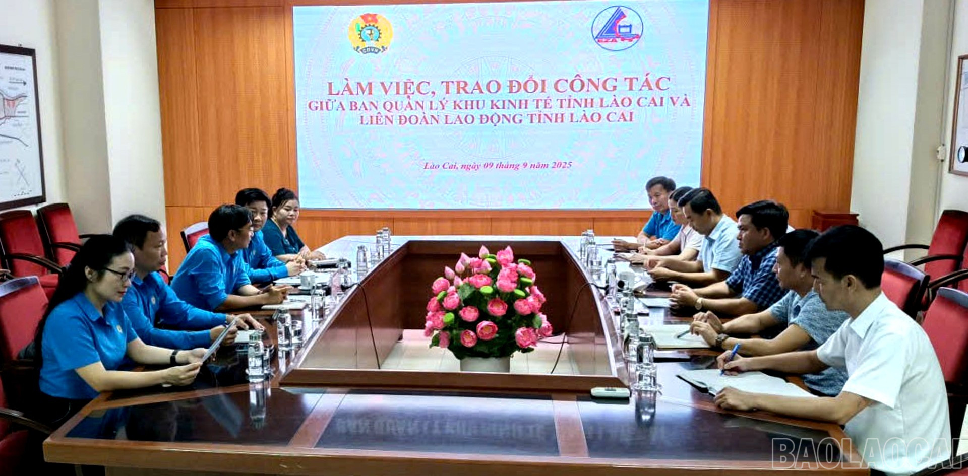 Đoàn công tác Liên đoàn Lao động tỉnh trao đổi công tác với Ban Quản lý Khu kinh tế tỉnh Lào Cai (Ảnh Liên đoàn lao động tỉnh cung cấp). baolaocai-br_13-9-cong-doan.jpg