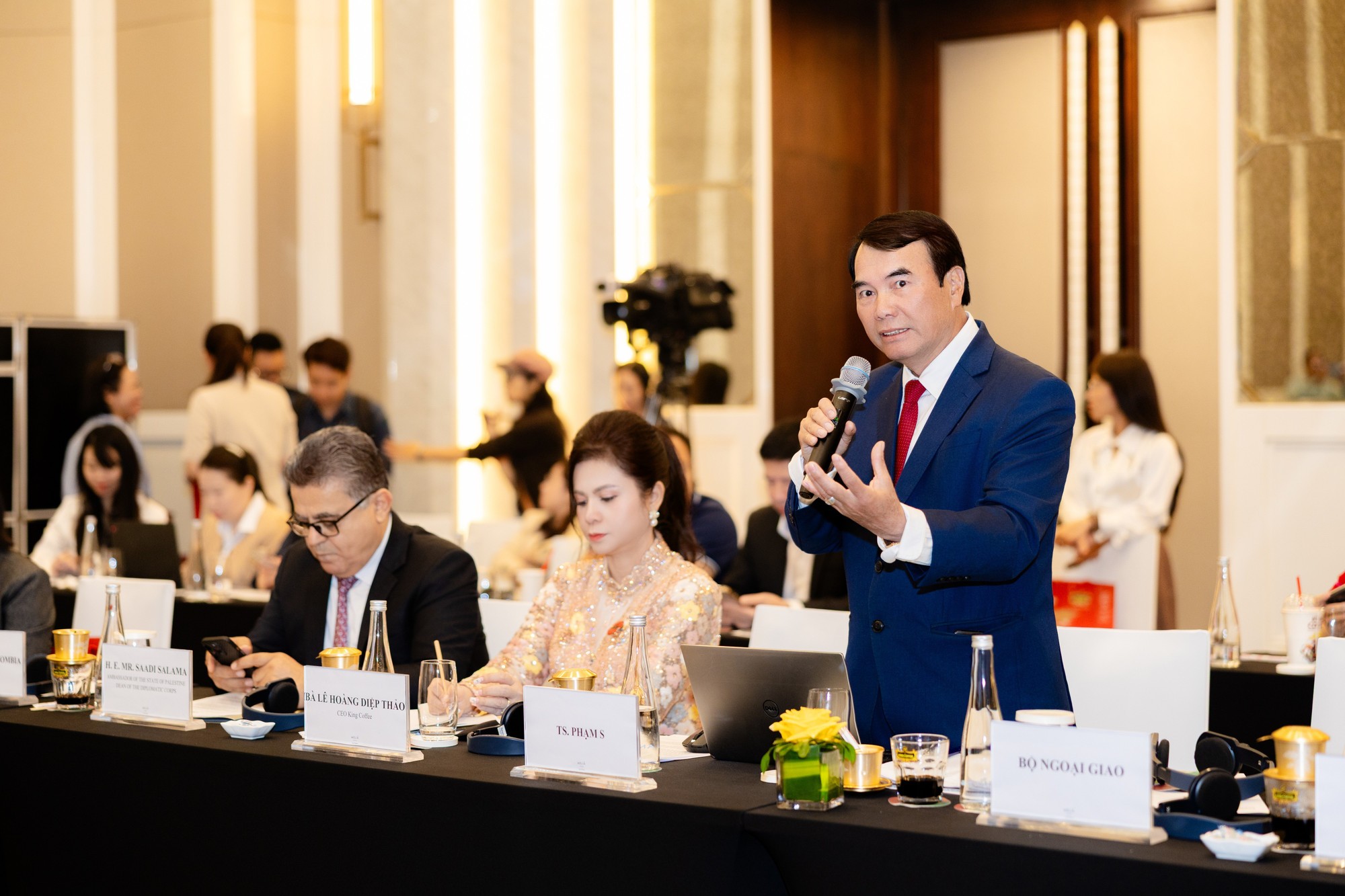 Tiến sĩ Phạm S, nguyên Phó Chủ tịch Ủy ban nhân dân tỉnh Lâm Đồng nhận định sự khan hiếm của diện tích canh tác càphê hữu cơ hiện tại chính là cơ hội vàng cho các quốc gia có chiến lược đi tắt đón đầu.