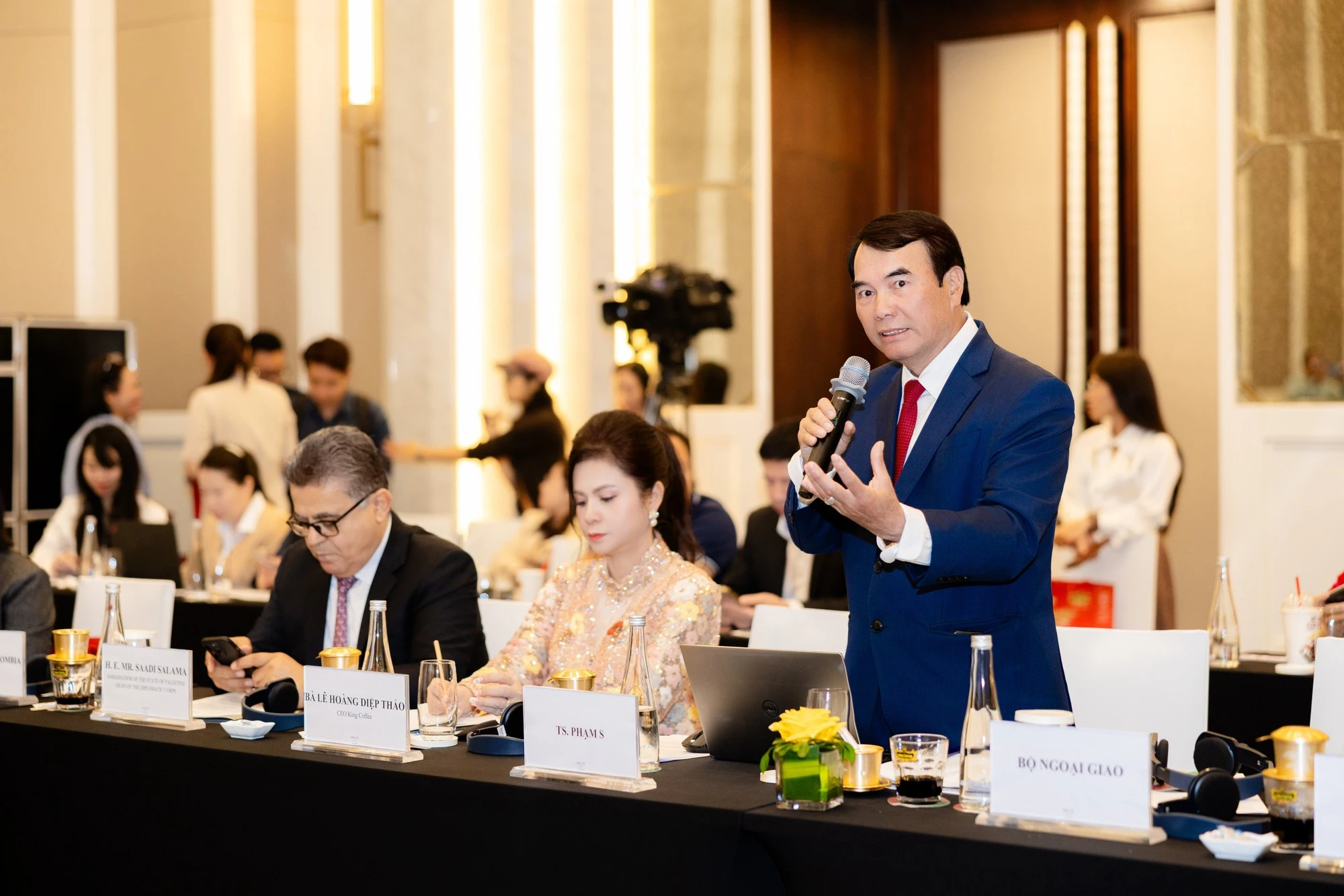 Tiến sĩ Phạm S, nguyên Phó Chủ tịch Ủy ban nhân dân tỉnh Lâm Đồng nhận định sự khan hiếm của diện tích canh tác càphê hữu cơ hiện tại chính là cơ hội vàng cho các quốc gia có chiến lược đi tắt đón đầu.