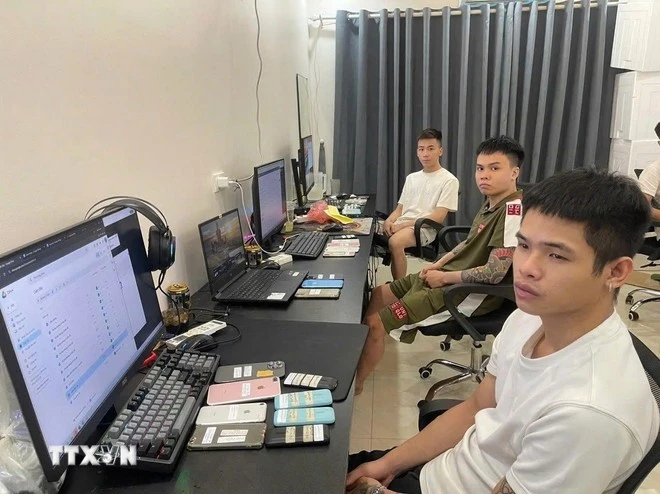 Các đối tượng và tang vật trong đường dây cho vay nặng lãi quy mô trên toàn quốc với số tiền 44 tỷ đồng bị lực lượng chức năng thành phố Đà Nẵng đã triệt phá thành công.