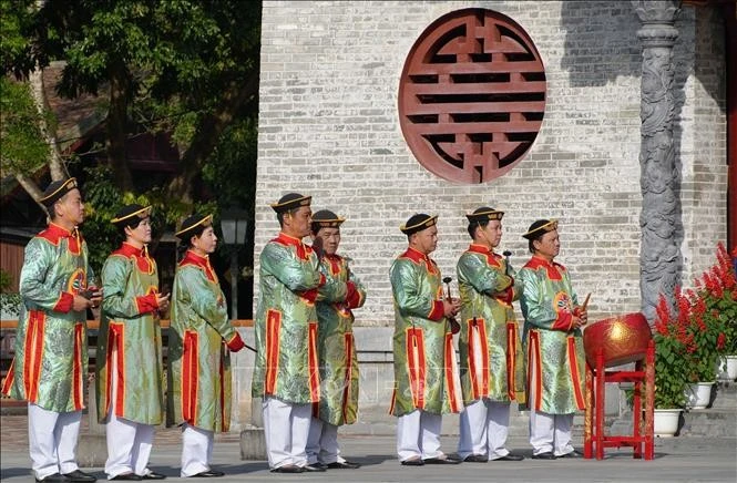 Đội nhạc phục vụ Lễ Thiết triều Nguyên đán triều Nguyễn được tái hiện tại Đại triều Điện Thái Hòa, Đại nội Huế.