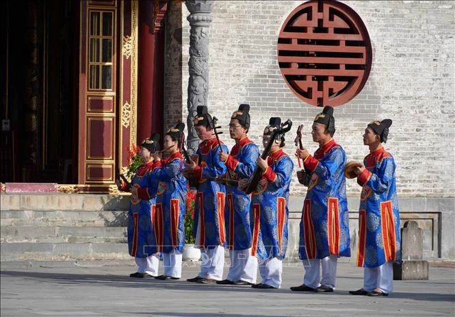 Đội nhạc phục vụ Lễ Thiết triều Nguyên đán triều Nguyễn được tái hiện tại Đại triều Điện Thái Hòa, Đại nội Huế.