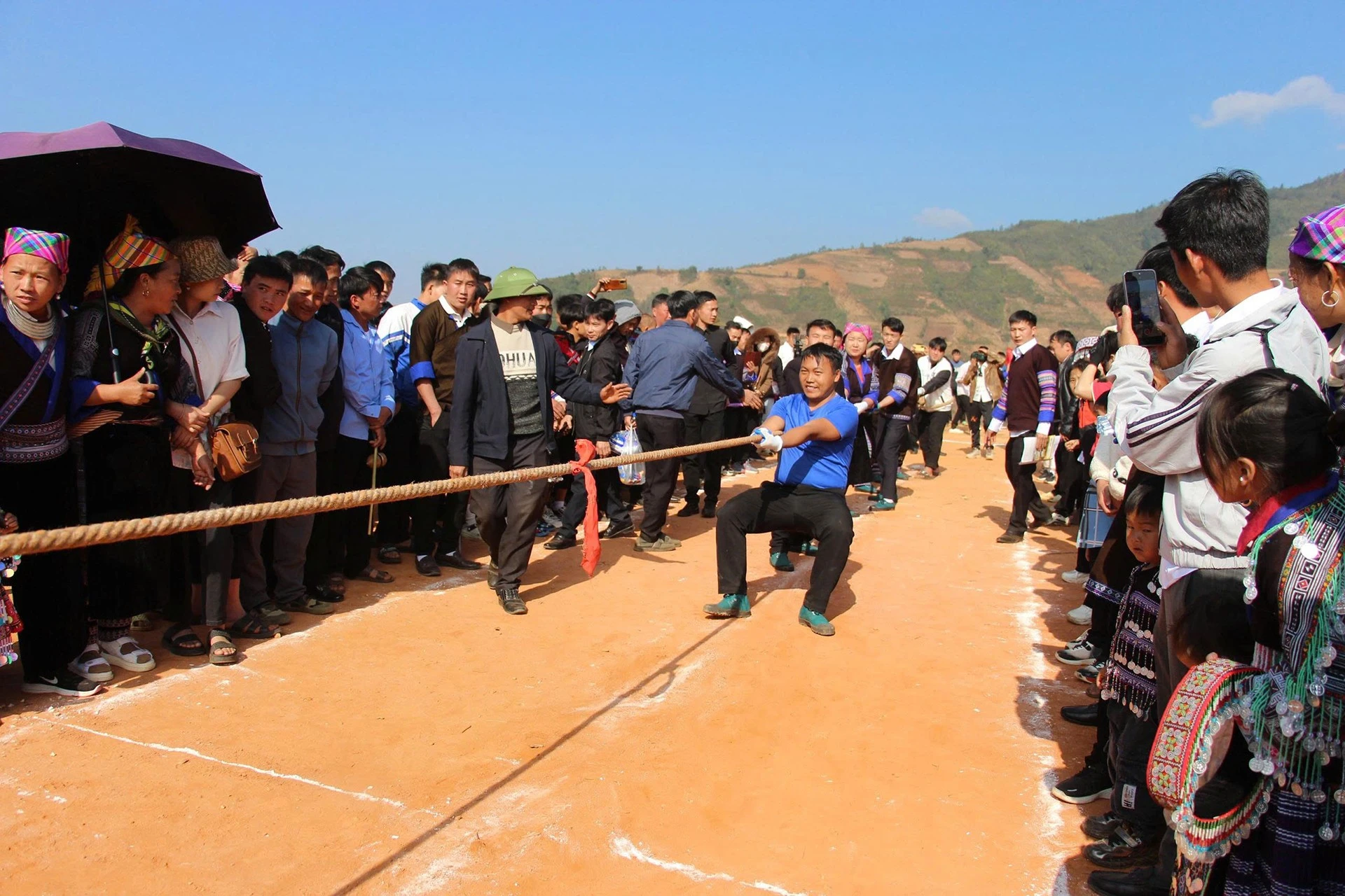 Nhân dân thôn Mý Háng tham gia các hoạt động thể thao. Ảnh tư liệu