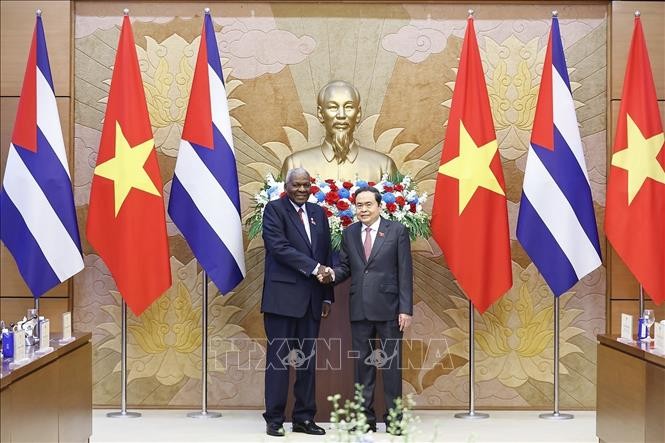 Chủ tịch Quốc hội Trần Thanh Mẫn đón Chủ tịch Quốc hội Cuba Esteban Lazo Hernández. 30-9-ctqh.jpg