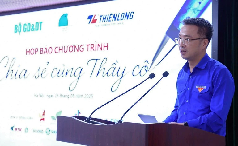 Đồng chí Nguyễn Tường Lâm phát biểu ý kiến tại buổi họp báo.