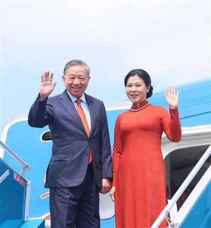 Lễ tiễn Tổng Bí thư Ban Chấp hành Trung ương Đảng Cộng sản Việt Nam Tô Lâm và Phu nhân tại sân bay quốc tế Nội Bài.