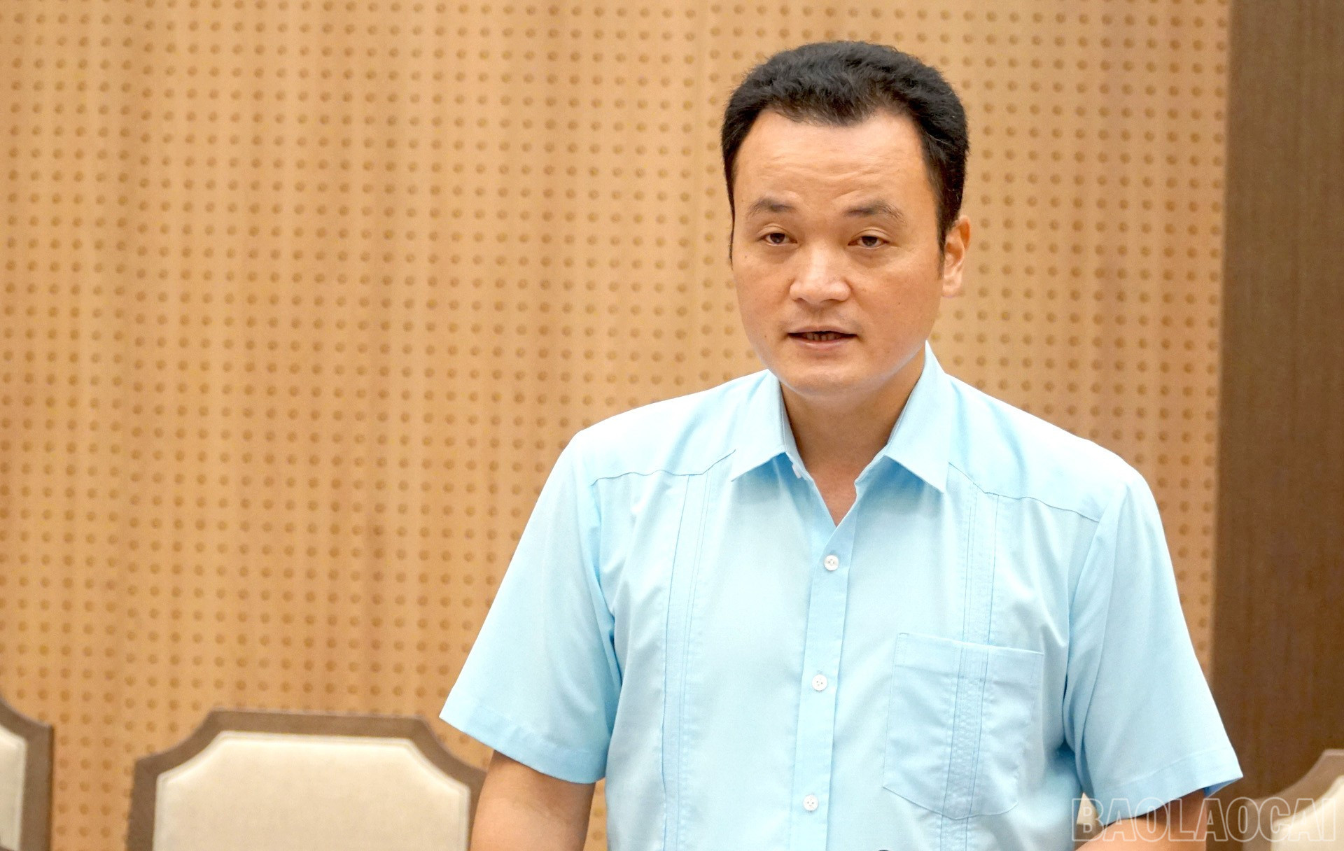 Đồng chí Giàng Quốc Hưng - Ủy viên Ban Thường vụ, Trưởng Ban Nội chính Tỉnh ủy, Phó Bí thư Thường trực Đảng ủy Các cơ quan Đảng tỉnh báo cáo công tác chuẩn bị, chương trình Đại hội. baolaocai-br_28-7-thuong-truc2a.jpg