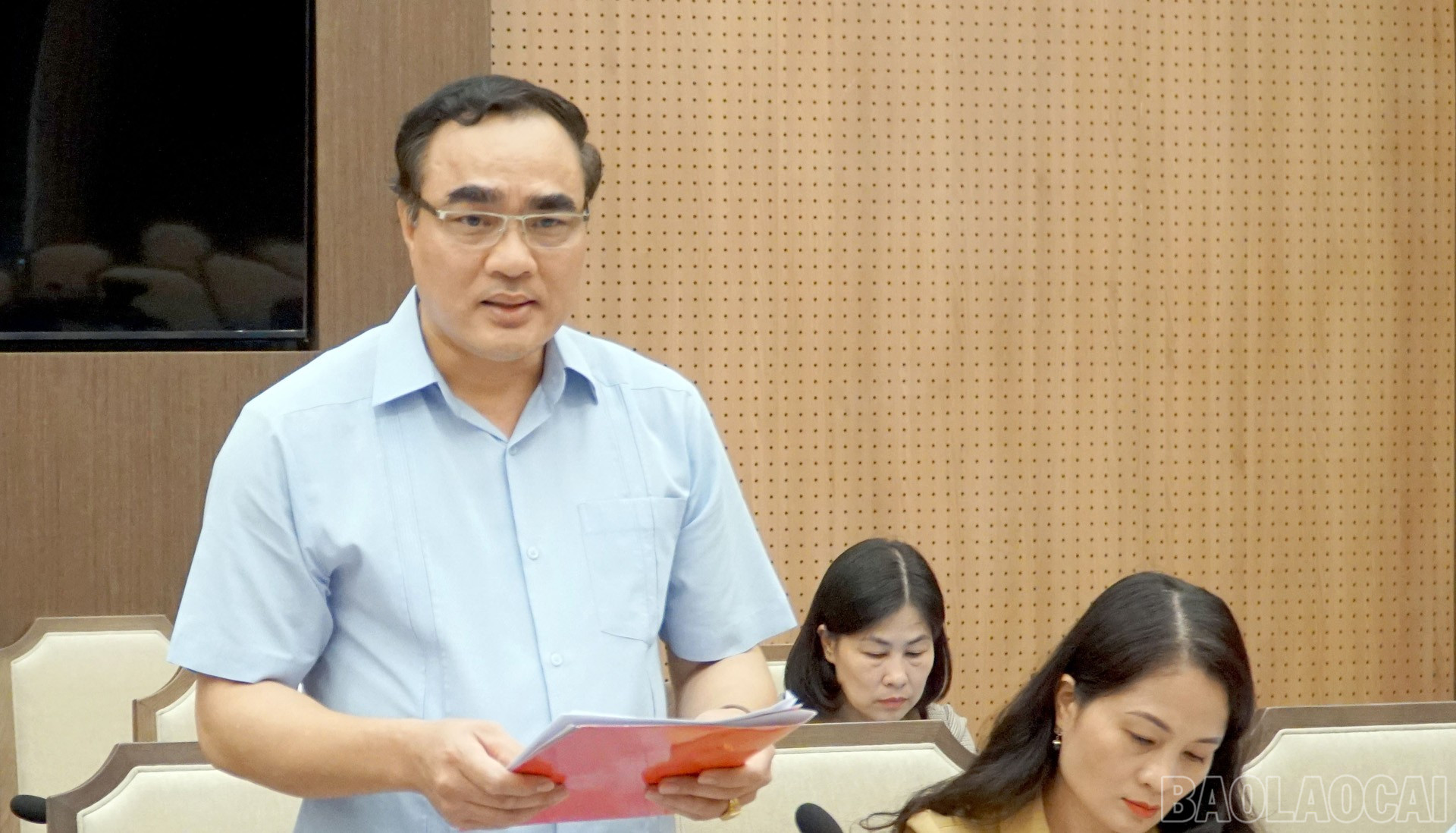 Thường trực Đảng ủy UBND tỉnh báo cáo công tác chuẩn bị, chương trình Đại hội. baolaocai-br_28-7-thuong-truc1.jpg