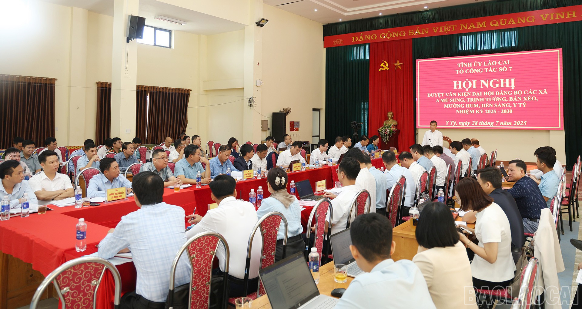 Quang cảnh hội nghị. baolaocai-br_28-7-toan-canh.jpg