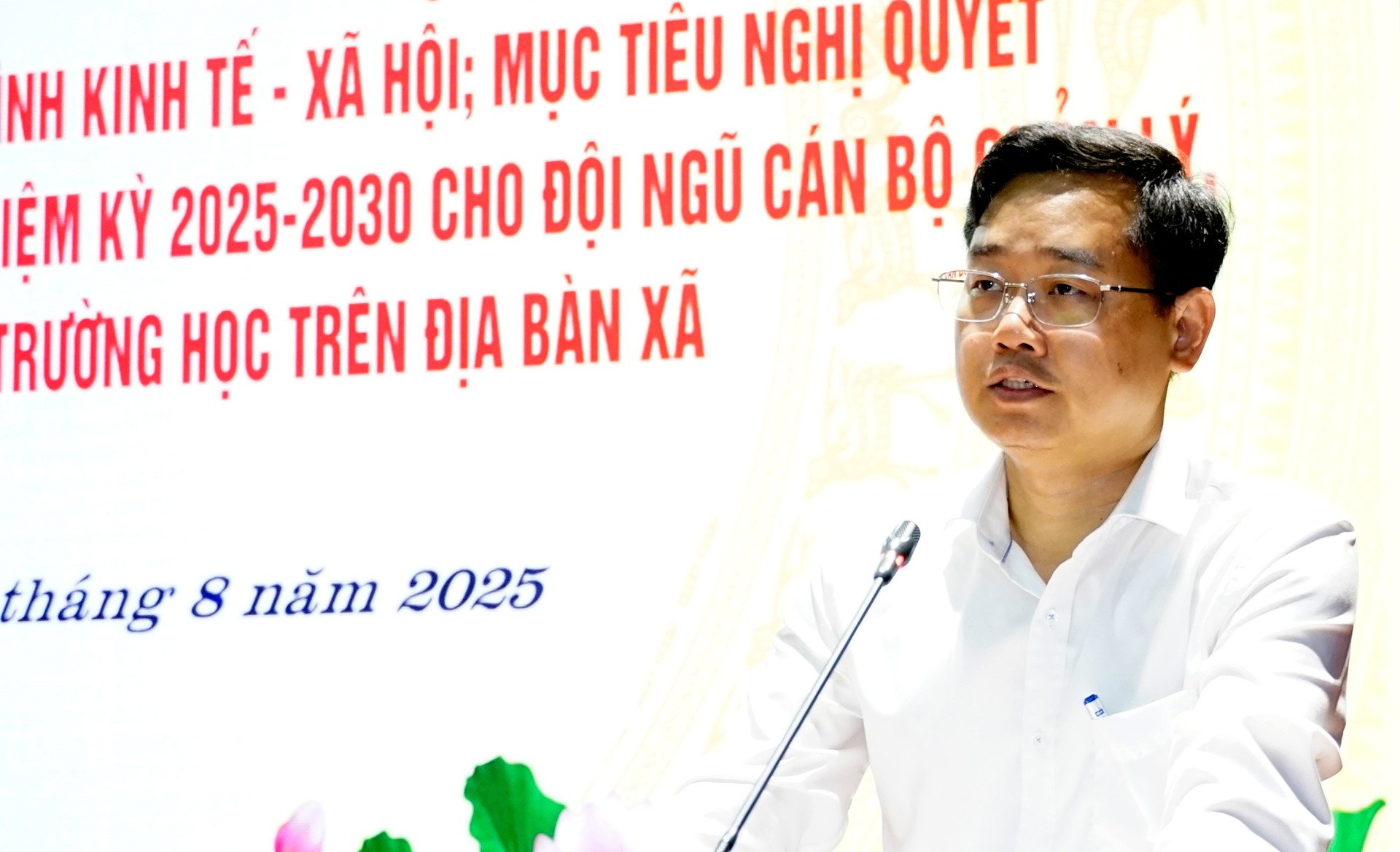 Bí thư Đảng ủy Nguyễn Duy Hòa quán triệt, triển khai một số chuyên đề tại hội nghị. 22-8-bi-thudanguy.jpg