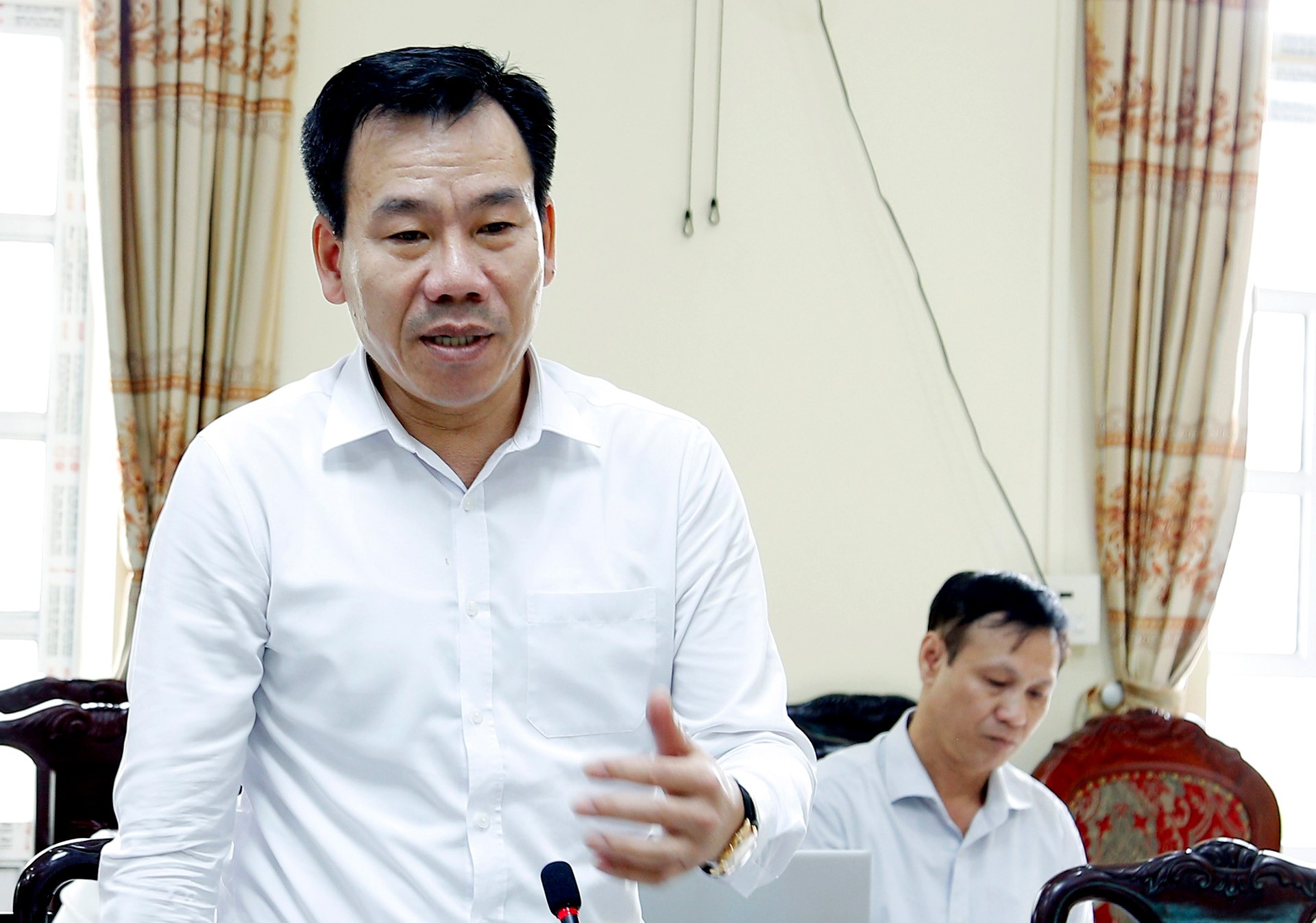 Đồng chí Dương Đức Huy, Ủy viên BTVTU, Trưởng Ban Tuyên giáo và Dân vận Tỉnh ủy phát biểu tại cuộc làm việc. 22-8-onghuy.jpg