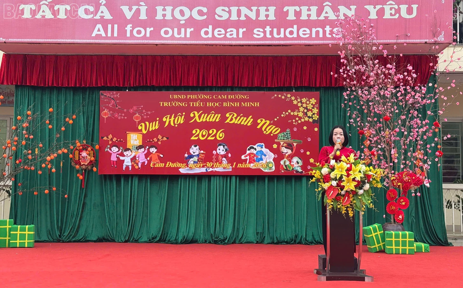 Nhà giáo Nguyễn Thị Thu Hương - Hiệu trường Trường Tiểu học Bình Minh phát biểu khai mạc.