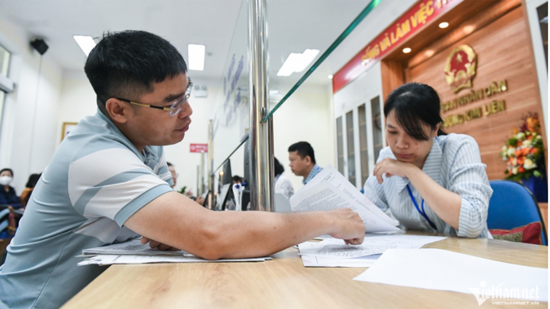 Những cán bộ, công chức, viên chức còn từ 10 năm trở lên đến tuổi nghỉ hưu, có năng lực công tác, có nhiều thành tích, cống hiến cho cơ quan sẽ được quan tâm giữ chân ở lại bộ máy. 17-7-hoc.jpg