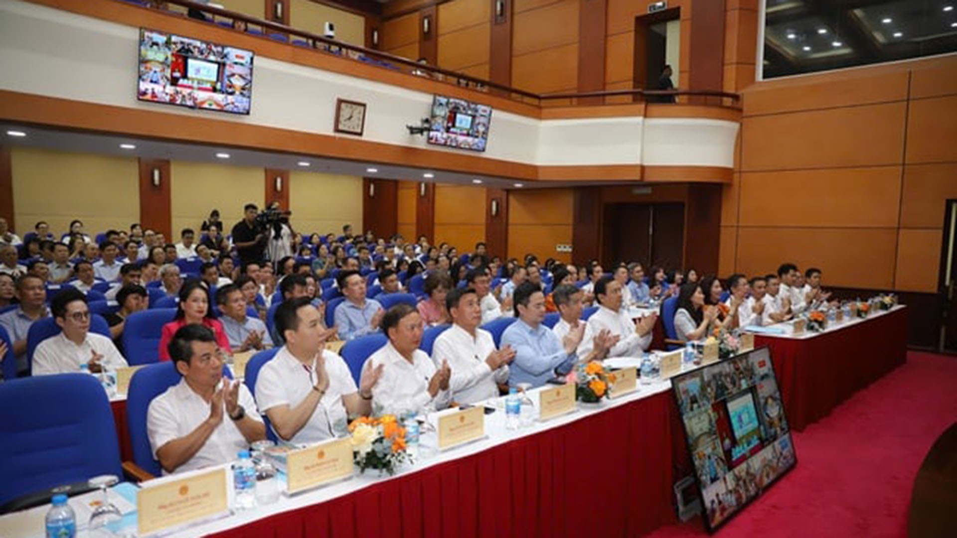 Các đại biểu dự Hội nghị tại điểm cầu Bộ VHTTDL. 17-7-hoinghi3.jpg
