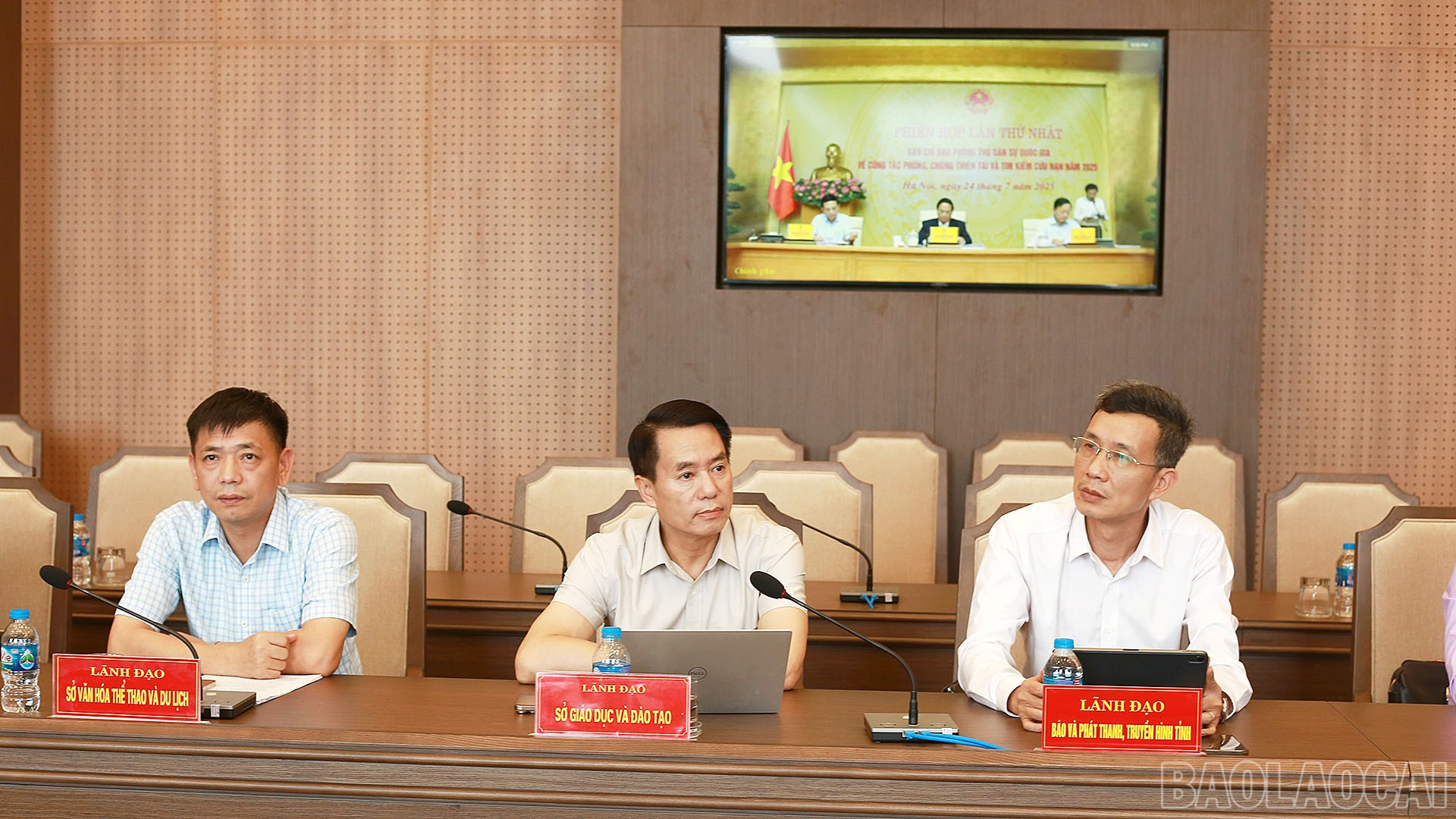Các đại biểu tỉnh Lào Cai dự phiên họp baolaocai-br_24-7-phienhop43.jpg