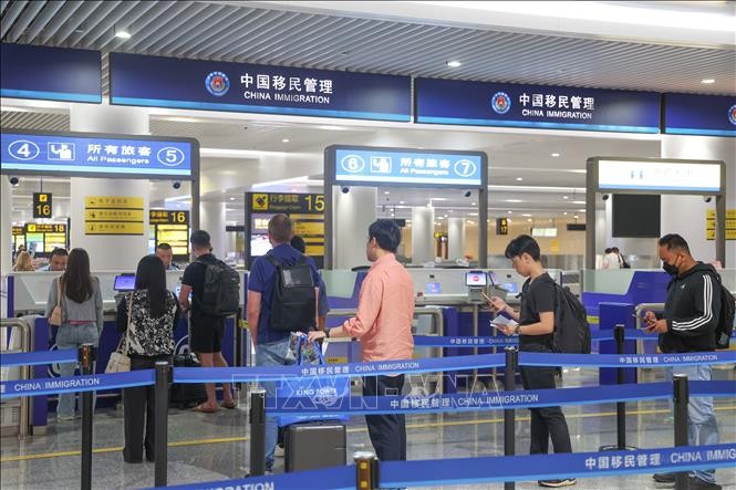 Hành khách tại sân bay quốc tế Giang Bắc Trùng Khánh, Trung Quốc, ngày 8/7/2025. Hành khách tại sân bay quốc tế Giang Bắc Trùng Khánh, Trung Quốc, ngày 8/7/2025.