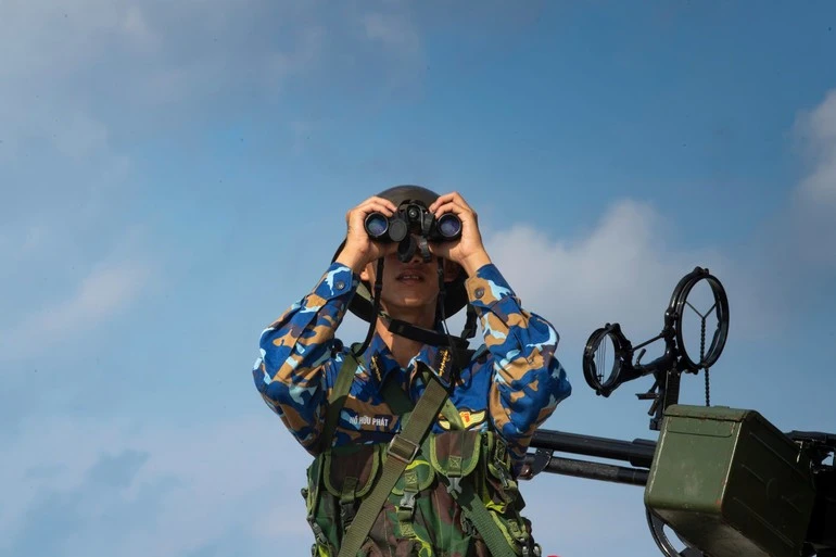 Tăng cường quan sát phát hiện mục tiêu trên không.