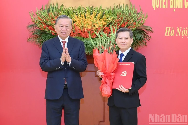 Tổng Bí thư Tô Lâm trao quyết định điều động, phân công, bổ nhiệm đồng chí Lê Minh Trí giữ chức Phó Trưởng Ban Thường trực Ban Nội chính Trung ương.