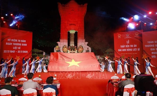 Lễ thắp nến tri ân các Anh hùng liệt sĩ tại Nghĩa trang Liệt sĩ Quốc gia Trường Sơn. Lễ thắp nến tri ân các Anh hùng liệt sĩ tại Nghĩa trang Liệt sĩ Quốc gia Trường Sơn.