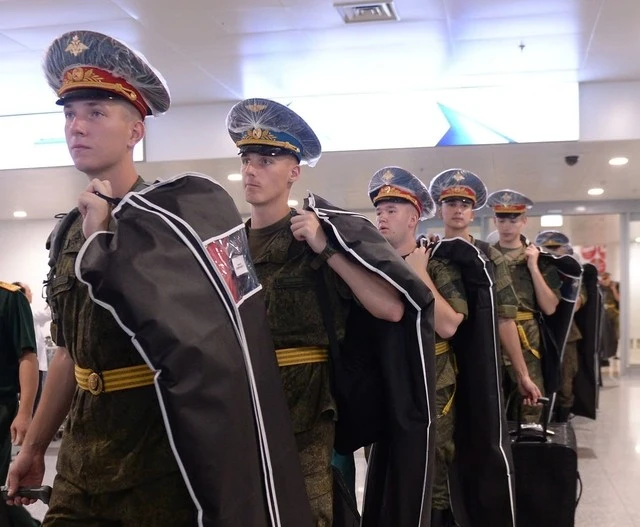 Các quân nhân của Nga có chiều cao lý tưởng khoảng 1,8-1,9 m.